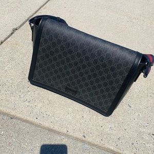 Gucci messenger